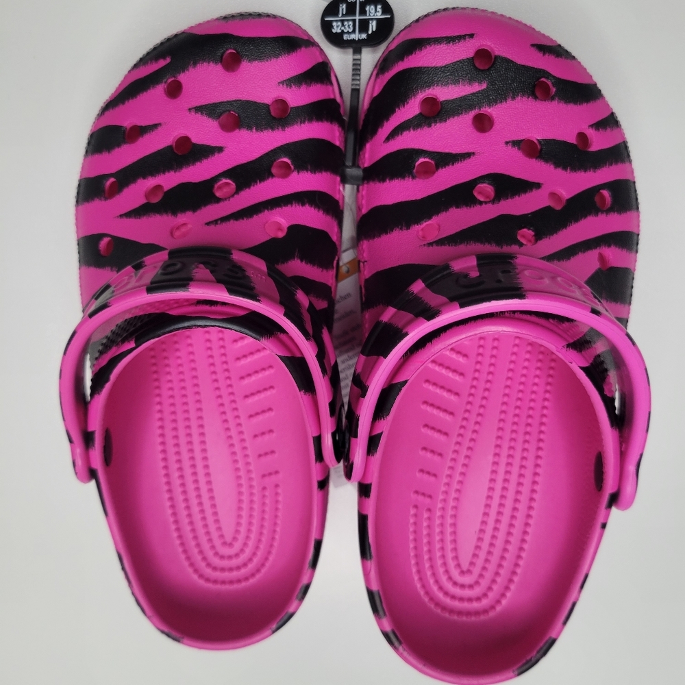 Crocs Clog Size J1 Classic Graphic New Sandals - Picture 1 of 8
